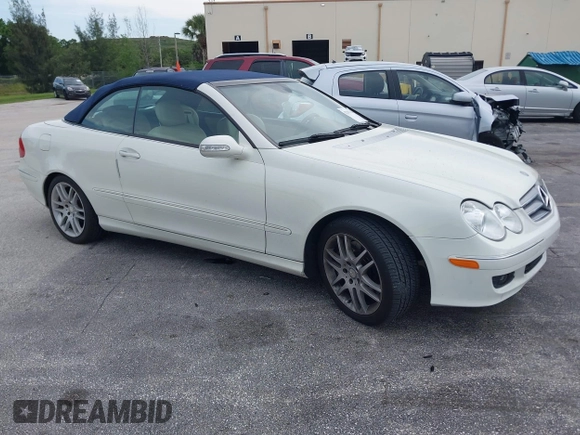 2009 Mercedes-Benz CLK 350 z VIN WDBTK56FX9T105106, wystawiony jako IAAI lot #42381316 z przebiegiem 59 138 mil mil oraz . Historia ofert i sprzedaży dostępna na DreamBid. Obrazek 1.