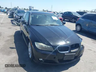 2011 BMW 3 Series 328i z VIN WBAPH5G58BNM83911, wystawiony jako IAAI lot #42020891 z przebiegiem 95 050 mil mil oraz . Historia ofert i sprzedaży dostępna na DreamBid. Obrazek 1.