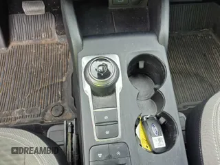 2022 Ford Escape SE z VIN 1FMCU0G65NUB40925, wystawiony jako IAAI lot #42841804 z przebiegiem 54 950 mil mil oraz . Historia ofert i sprzedaży dostępna na DreamBid. Obrazek 9.