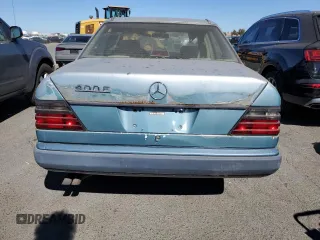 1992 Mercedes-Benz 400 with VIN WDBEA34E6NB743461, listed as a Copart auction lot 67982874 with 193,749 mi miles and Salvage Title. Bid and sale history available at carsss.com. Image 6.