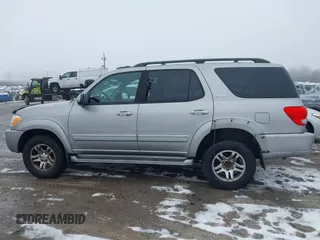 2005 Toyota Sequoia SR5 with VIN 5TDBT44A95S257043, listed as a IAAI auction lot 41562983 with 213,197 mi miles and . Bid and sale history available at DreamBid. Image 14.