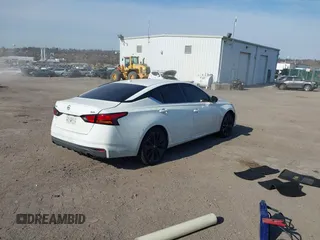 2019 Nissan Altima 2.5 SR with VIN 1N4BL4CV4KC204791, listed as a IAAI auction lot 41784484 with 80,012 mi miles. Bid and sale history available at carsss.com. Image 4.