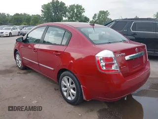 2010 Nissan Sentra S z VIN 3N1AB6AP9AL642303, wystawiony jako IAAI lot #42452652 z przebiegiem 130 486 mil mil oraz . Historia ofert i sprzedaży dostępna na DreamBid. Obrazek 3.