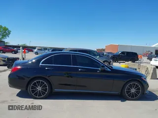 2021 Mercedes-Benz C 300 z VIN W1KWF8DB0MR618283, wystawiony jako IAAI lot #42084388 z przebiegiem 66 565 mil mil oraz . Historia ofert i sprzedaży dostępna na DreamBid. Obrazek 14.