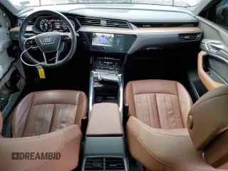 2022 Audi e-tron Sportback S line Premium z VIN WA11AAGE2NB013721, wystawiony jako Copart lot #81812643 z przebiegiem 40 749 mil mil oraz . Historia ofert i sprzedaży dostępna na DreamBid. Obrazek 8.