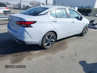 2024 Nissan Versa SR z VIN 3N1CN8FV8RL858769, wystawiony jako IAAI lot #41373294 z przebiegiem 14 128 mil mil oraz . Historia ofert i sprzedaży dostępna na DreamBid. Obrazek 4.