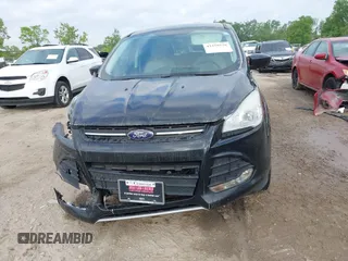 2014 Ford Escape SE z VIN 1FMCU9G9XEUA15367, wystawiony jako IAAI lot #42358528 z przebiegiem 145 994 mil mil oraz . Historia ofert i sprzedaży dostępna na DreamBid. Obrazek 12.