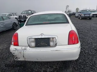 1999 Lincoln Town Car Signature z VIN 1LNFM82W0XY603679, wystawiony jako IAAI lot #41871509 z przebiegiem 109 638 mil mil oraz . Historia ofert i sprzedaży dostępna na DreamBid. Obrazek 16.