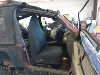 2001 Jeep Wrangler SE with VIN 1J4FA29P01P372136, listed as a IAAI auction lot 42013962 with 163,732 mi miles and . Bid and sale history available at DreamBid. Image 5.