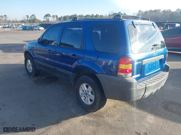 2007 Ford Escape XLS with VIN 1FMYU02Z37KB37995, listed as a IAAI auction lot 41641769 with 199,045 mi miles. Bid and sale history available at carsss.com. Image 3.