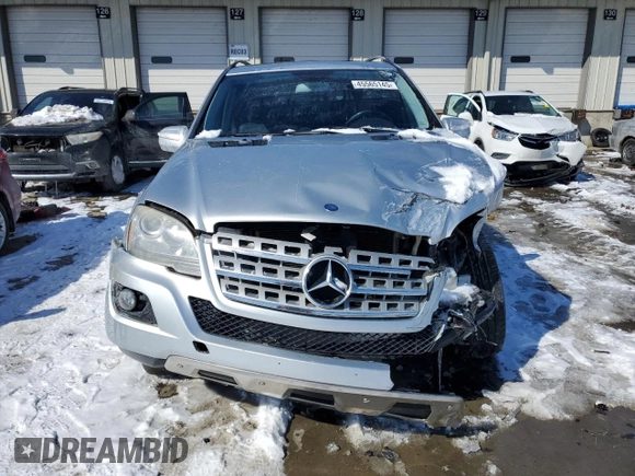 2009 Mercedes-Benz M 350 z VIN 4JGBB86EX9A530516, wystawiony jako Copart lot #45565145 z przebiegiem 176 158 mil mil oraz Nie do naprawy • Non repairable. Historia ofert i sprzedaży dostępna na DreamBid. Obrazek 5.