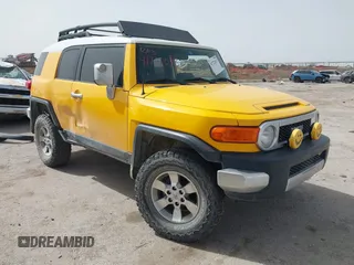 2007 Toyota FJ Cruiser with VIN JTEBU11F670079735, listed as a IAAI auction lot 41722033 with 171,088 mi miles. Bid and sale history available at carsss.com. Image 1.