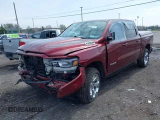 2019 Ram 1500 Big Horn z VIN 1C6SRFFTXKN726125, wystawiony jako IAAI lot #42177558 z przebiegiem 40 985 mil mil oraz . Historia ofert i sprzedaży dostępna na DreamBid. Obrazek 2.