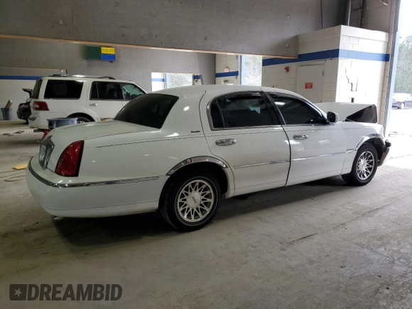 2002 Lincoln Town Car Executive z VIN 1LNHM81W92Y635551, wystawiony jako Copart lot #47803525 z przebiegiem Nie podano mil oraz Szkoda całkowita • Salvage title. Historia ofert i sprzedaży dostępna na DreamBid. Obrazek 3.