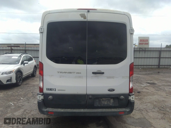 2015 Ford Transit Passenger XL z VIN 1FBAX2CG3FKA97085, wystawiony jako IAAI lot #42210744 z przebiegiem 81 911 mil mil oraz . Historia ofert i sprzedaży dostępna na DreamBid. Obrazek 16.