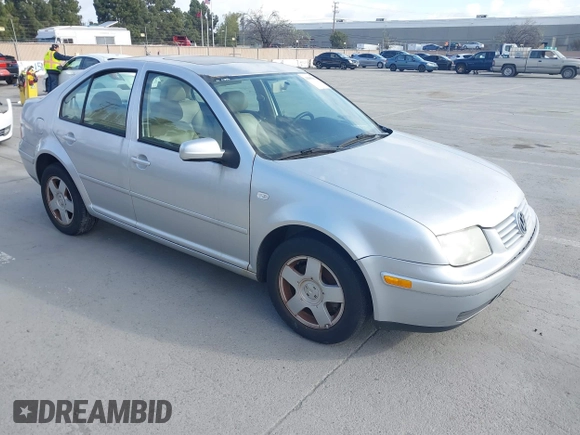 1999 Volkswagen Jetta z VIN 3VWSC29M9XM067508, wystawiony jako IAAI lot #41905002 z przebiegiem 32 051 mil mil oraz . Historia ofert i sprzedaży dostępna na DreamBid. Obrazek 1.