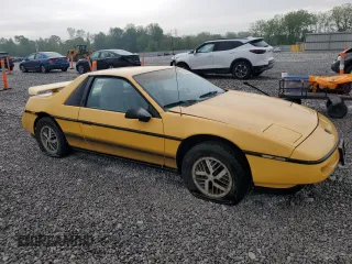 1988 Pontiac Fiero z VIN 1G2PE11R2JP223673, wystawiony jako Copart lot #57300235 z przebiegiem 154 598 mil mil oraz Tytuł czysty. Historia ofert i sprzedaży dostępna na DreamBid. Obrazek 4.