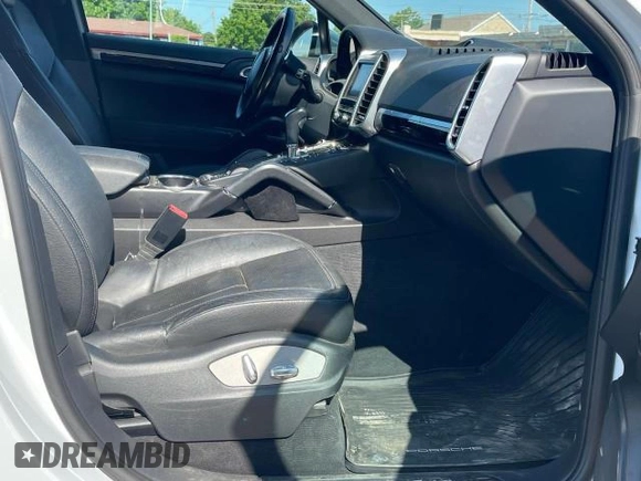 2014 Porsche Cayenne with VIN WP1AA2A2XELA09323, listed as a Copart auction lot 61265345 with 204,292 mi miles and Clean title. Bid and sale history available at DreamBid. Image 5.