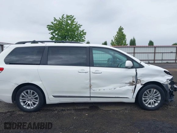 2012 Toyota Sienna XLE AAS z VIN 5TDYK3DC3CS215411, wystawiony jako IAAI lot #42333328 z przebiegiem 123 677 mil mil oraz . Historia ofert i sprzedaży dostępna na DreamBid. Obrazek 14.