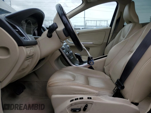 2015 Volvo XC60 T5 Drive-E Premier с VIN YV440MDK0F2636982, выставлен на аукционе Copart как лот 53581325 с пробегом 108 660 миль миль и Списание • Salvage title. История ставок и продаж доступна на DreamBid. Изображение 7.