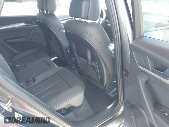 2024 Audi Q5 S line Premium z VIN WA1GAAFY5R2109175, wystawiony jako IAAI lot #41938991 z przebiegiem 7133 mil mil oraz . Historia ofert i sprzedaży dostępna na DreamBid. Obrazek 8.