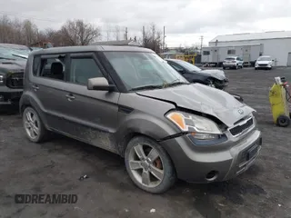 2011 Kia Soul + with VIN KNDJT2A28B7252161, listed as a IAAI auction lot 41908261 with 279,352 mi miles. Bid and sale history available at carsss.com. Image 1.