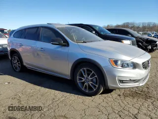 2015 Volvo V60 Cross Country T5 with VIN YV4612HK6F1001548, listed as a Copart auction lot 41398435 with 65,524 mi miles and Salvage Title. Bid and sale history available at carsss.com. Image 4.