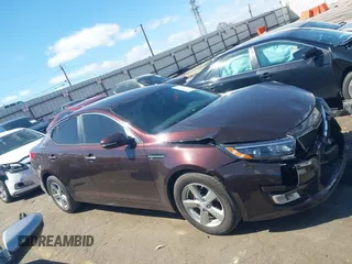 2015 Kia Optima LX z VIN 5XXGM4A71FG463939, wystawiony jako IAAI lot #41838294 z przebiegiem 70 274 mil mil oraz . Historia ofert i sprzedaży dostępna na DreamBid. Obrazek 13.