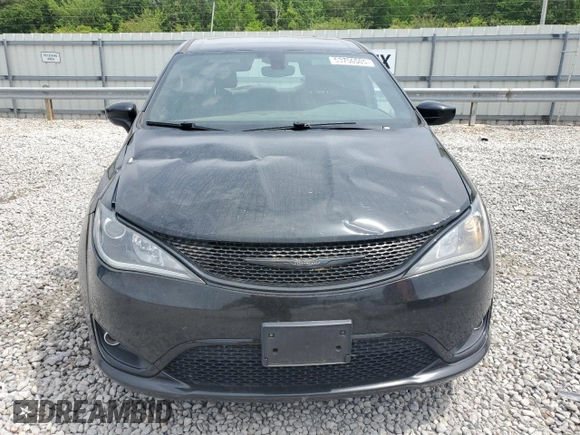 2020 Chrysler Pacifica Touring with VIN 2C4RC1FGXLR149096, listed as a Copart auction lot 53756505 with 220,515 mi miles and Salvage title. Bid and sale history available at DreamBid. Image 5.