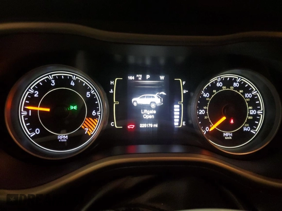 2015 Jeep Cherokee Latitude with VIN 1C4PJLCB7FW759695, listed as a Copart auction lot 50914555 with 225,179 mi miles and Clean Title. Bid and sale history available at DreamBid. Image 9.