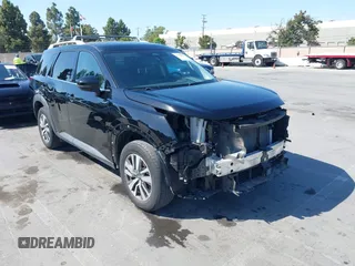 2023 Nissan Pathfinder SL z VIN 5N1DR3CC3PC225385, wystawiony jako IAAI lot #42382457 z przebiegiem 37 738 mil mil oraz . Historia ofert i sprzedaży dostępna na DreamBid. Obrazek 1.