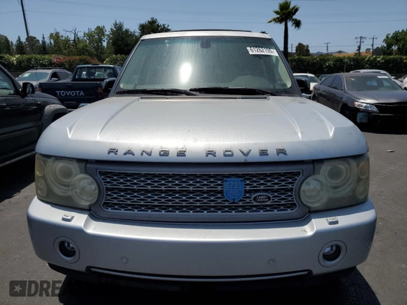 2007 Land Rover Range Rover SC z VIN SALMF13437A255355, wystawiony jako Copart lot #61262195 z przebiegiem Nie podano mil oraz Czysty tytuł • Clean title. Historia ofert i sprzedaży dostępna na DreamBid. Obrazek 5.