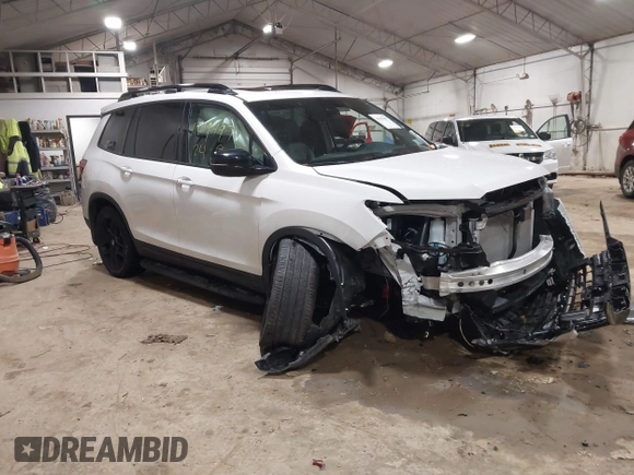 2024 Honda Passport Black Edition with VIN 5FNYF8H86RB001825, listed as a IAAI auction lot 41019497 with 15,884 mi miles and . Bid and sale history available at DreamBid. Image 1.
