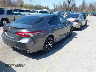 2018 Toyota Camry LE z VIN 4T1B11HK2JU113469, wystawiony jako IAAI lot #41912957 z przebiegiem 158 323 mil mil oraz . Historia ofert i sprzedaży dostępna na DreamBid. Obrazek 4.