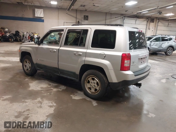 2011 Jeep Patriot Latitude z VIN 1J4NF1GB9BD266334, wystawiony jako IAAI lot #42209910 z przebiegiem 98 442 mil mil oraz . Historia ofert i sprzedaży dostępna na DreamBid. Obrazek 3.