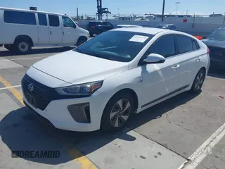 2017 Hyundai Ioniq SEL z VIN KMHC75LC2HU049325, wystawiony jako IAAI lot #42321171 z przebiegiem 128 891 mil mil oraz . Historia ofert i sprzedaży dostępna na DreamBid. Obrazek 2.