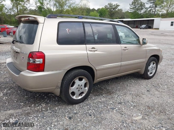 2005 Toyota Highlander with VIN JTEDP21A350045033, listed as a IAAI auction lot 42042508 with 255,566 mi miles. Bid and sale history available at carsss.com. Image 4.