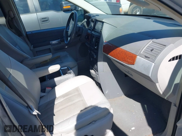 2008 Chrysler Town & Country Touring with VIN 2A8HR54P88R114822, listed as a IAAI auction lot 42051944 with 204,282 mi miles and . Bid and sale history available at DreamBid. Image 5.