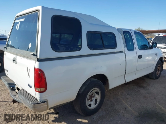 2001 Ford F-150 XL z VIN 1FTRX17L81KF01832, wystawiony jako IAAI lot #41382117 z przebiegiem 226 228 mil mil oraz . Historia ofert i sprzedaży dostępna na DreamBid. Obrazek 4.
