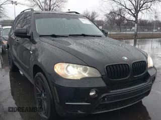2012 BMW X5 35i z VIN 5UXZV4C55CL989132, wystawiony jako IAAI lot #41869790 z przebiegiem 134 806 mil mil oraz . Historia ofert i sprzedaży dostępna na DreamBid. Obrazek 1.