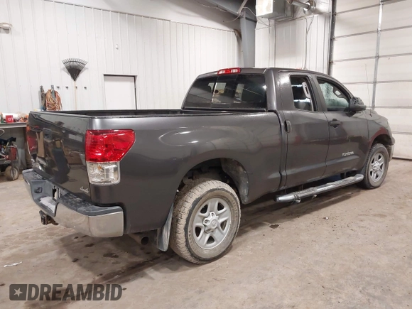 2013 Toyota Tundra z VIN 5TFUM5F11DX045948, wystawiony jako IAAI lot #41687797 z przebiegiem 177 579 mil mil oraz . Historia ofert i sprzedaży dostępna na DreamBid. Obrazek 4.