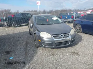 2009 Volkswagen Jetta S z VIN 3VWJZ71K89M139982, wystawiony jako IAAI lot #41667556 z przebiegiem 166 218 mil mil oraz . Historia ofert i sprzedaży dostępna na DreamBid. Obrazek 1.