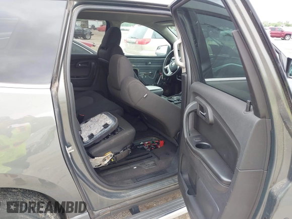 2011 Chevrolet Traverse 1LT z VIN 1GNKRGED0BJ204837, wystawiony jako IAAI lot #42203555 z przebiegiem Nie podano mil oraz . Historia ofert i sprzedaży dostępna na DreamBid. Obrazek 8.
