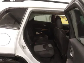 2018 Jeep Cherokee Latitude with VIN 1C4PJMCB6JD541693, listed as a IAAI auction lot 41789954 with 1 mi miles. Bid and sale history available at carsss.com. Image 8.