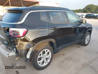 2024 Jeep Compass Latitude с VIN 3C4NJDBN4RT117244, выставлен на аукционе IAAI как лот 42702449 с пробегом 31 533 миль миль и . История ставок и продаж доступна на DreamBid. Изображение 4.