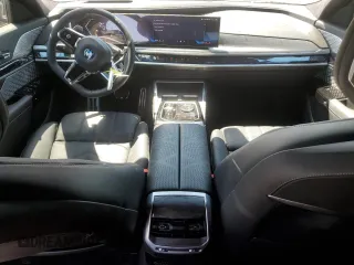 2024 BMW 7 Series 760i xDrive z VIN WBA33EJ00RCR34183, wystawiony jako Copart lot #66209694 z przebiegiem 4 634 mil mil oraz Szkoda całkowita • Salvage title. Historia ofert i sprzedaży dostępna na DreamBid. Obrazek 8.