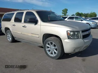 2008 Chevrolet Suburban 3LT z VIN 1GNFC16J28J230577, wystawiony jako IAAI lot #42323123 z przebiegiem Nie podano mil oraz . Historia ofert i sprzedaży dostępna na DreamBid. Obrazek 1.