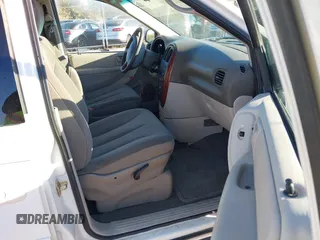 2005 Chrysler Town & Country LX z VIN 2C4GP44R65R509839, wystawiony jako IAAI lot #40433491 z przebiegiem 181 603 mil mil oraz . Historia ofert i sprzedaży dostępna na DreamBid. Obrazek 5.