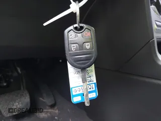 2019 Ford Fiesta SE z VIN 3FADP4BJ7KM155094, wystawiony jako IAAI lot #42186126 z przebiegiem 93 684 mil mil oraz . Historia ofert i sprzedaży dostępna na DreamBid. Obrazek 11.