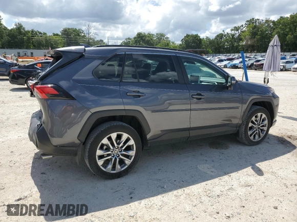 2023 Toyota RAV4 XLE Premium z VIN 2T3C1RFV7PC222978, wystawiony jako Copart lot #61953295 z przebiegiem 33 679 mil mil oraz Szkoda całkowita • Salvage title. Historia ofert i sprzedaży dostępna na DreamBid. Obrazek 3.